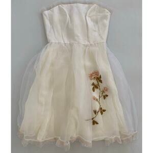 Betsey Johnson XS Mini Dress White Lace Floral Embroidered Strapless Fairy READ